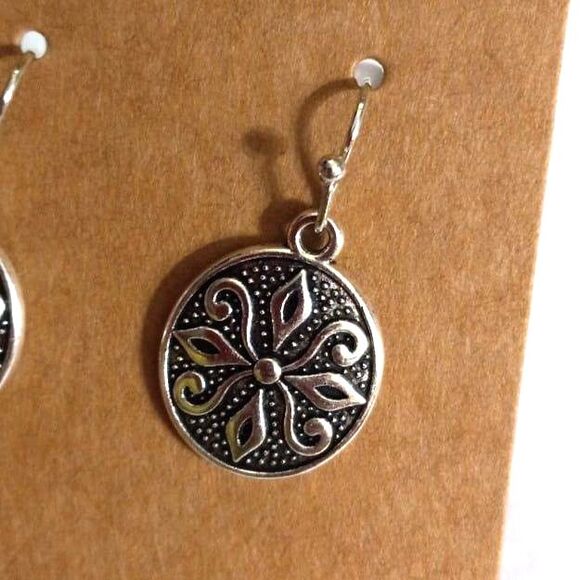 Silver Tone Dangle Earrings Round Sand Dollar Beachy Boho 1 Inch Drop - Picture 2 of 4